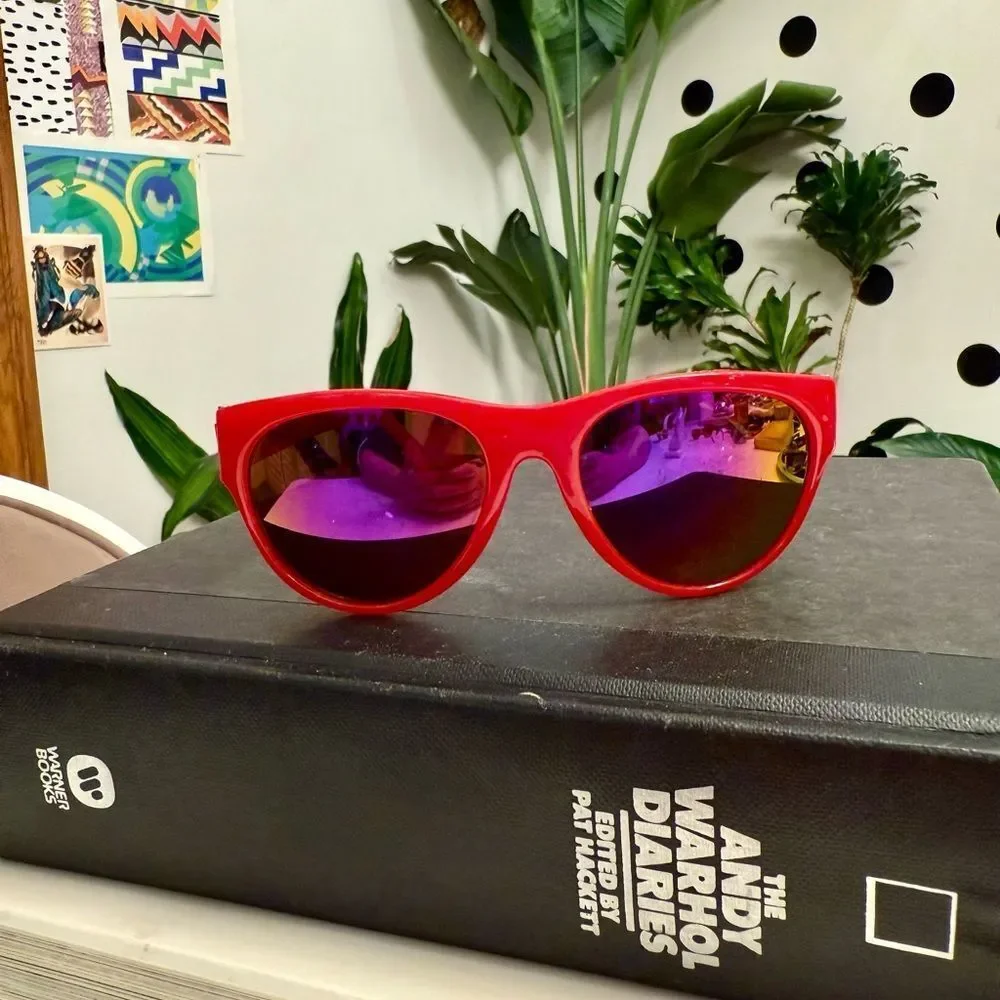 Unique True Vintage 1980s 3D Geometric Ribbed Texture Red Unisex Sunglasses
